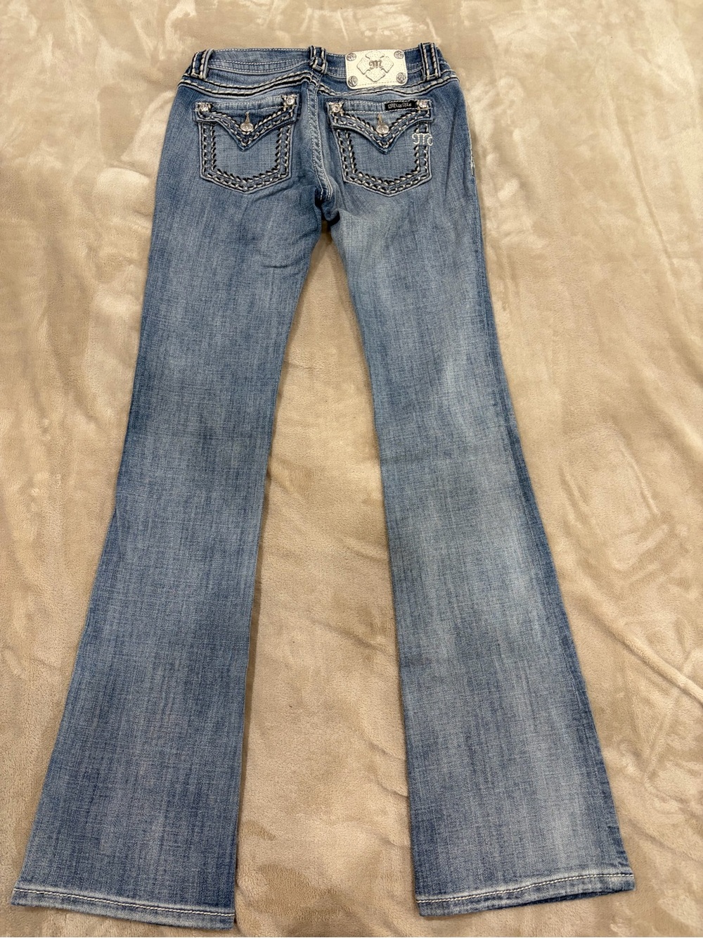 Miss Me women’s waist Size 26 inseam 34 Light Blue with Embroidered Back Pockets